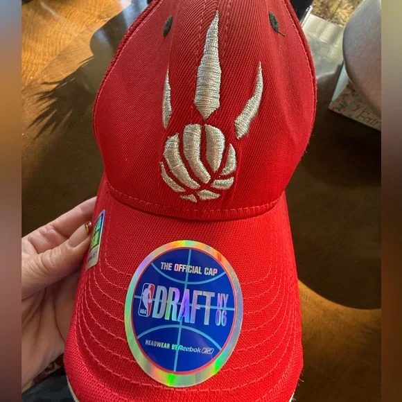 OFFICIAL NBA RED RAPTORS CAP - Picture 5 of 9